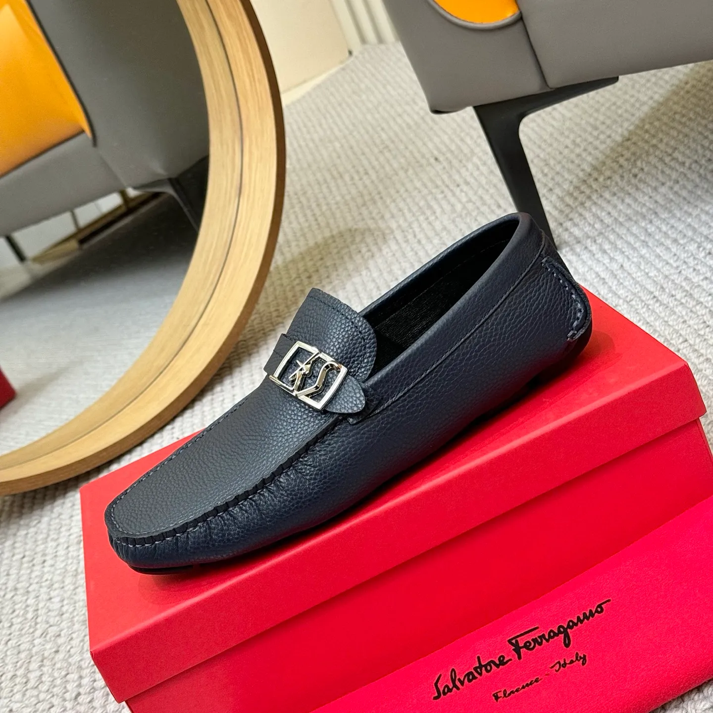 Men's men's shoes 💰420 (Yangli) Ferragamo 〰Ferragamo 2⃣️0⃣️2⃣️5️⃣ New series 👊🏻 Upper 🇮🇹 Italian imported calfskin, original outsole molding. Water-dyed sheepskin lining. The identity of every successful man is set off, and the upper and lower shoes are elegant and stable🚶🏻🚶🏻The high-end custom counter original replica is an eternal classic🔍️Number of codes: 38-46 with counter packaging